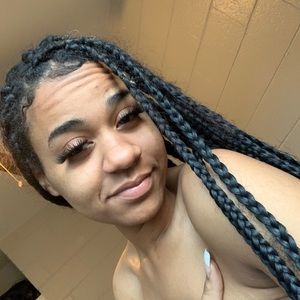 Meet your Posher, Leila